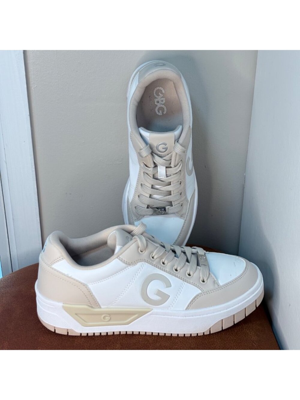 G by GUESS Los Angeles Women's 8M Sneakers Beige White Platform Shoes